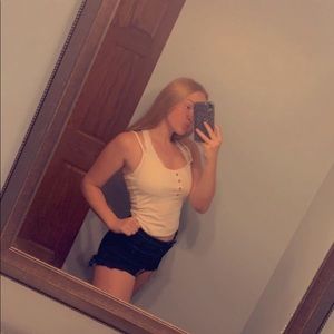 Meet your Posher, Delaney